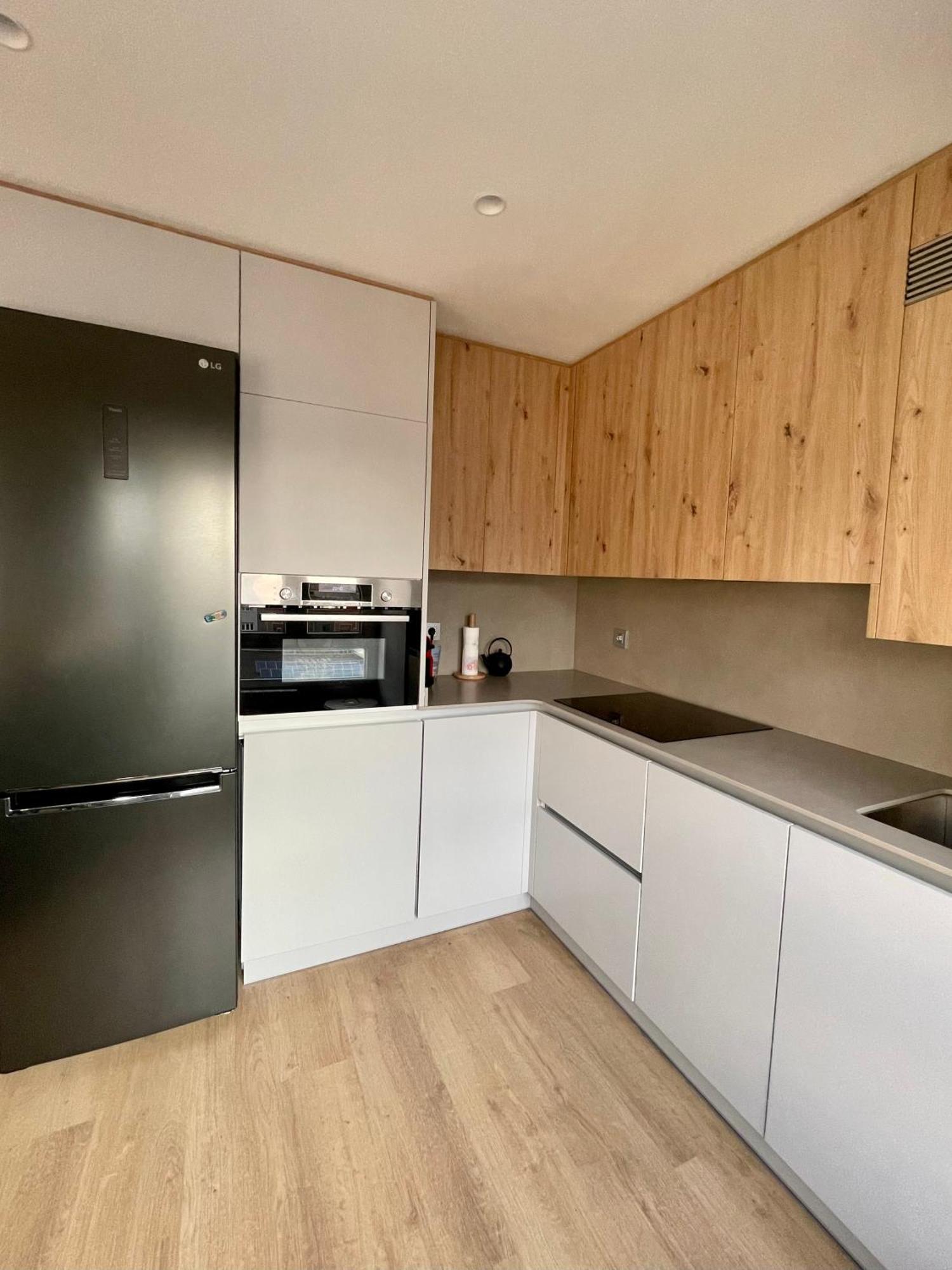 Piso De 2 Habitaciones En Centro, Zona Muy Tranquila Con Playa A 2 Min Andando Gijon Exterior photo